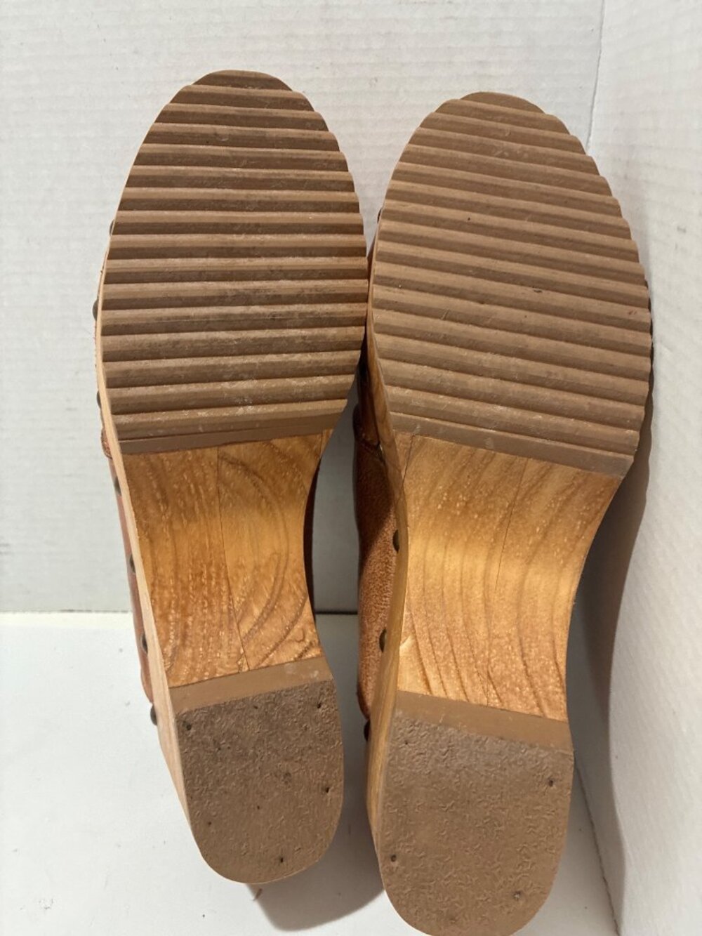 Bed|Stü Mista wooden clogs two-tone patchwork leather flat metal stud detailing - Picture 7 of 9